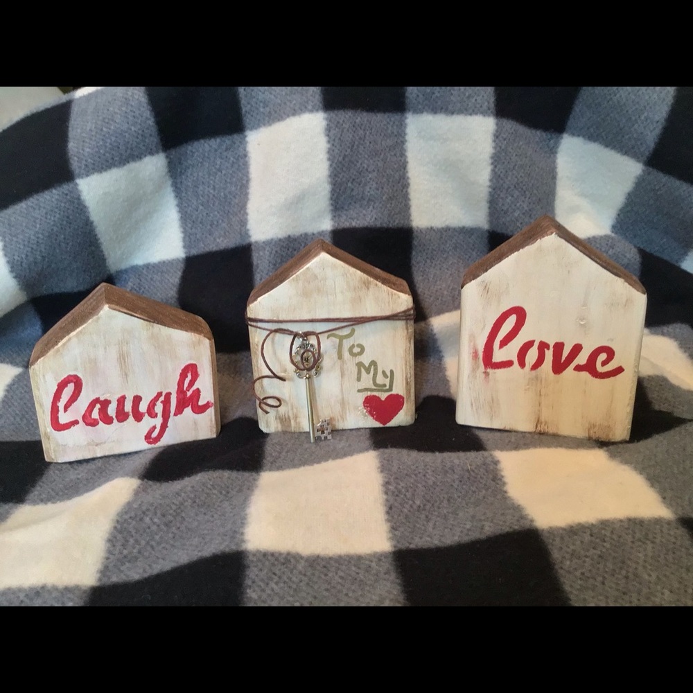 WOODEN HOUSES